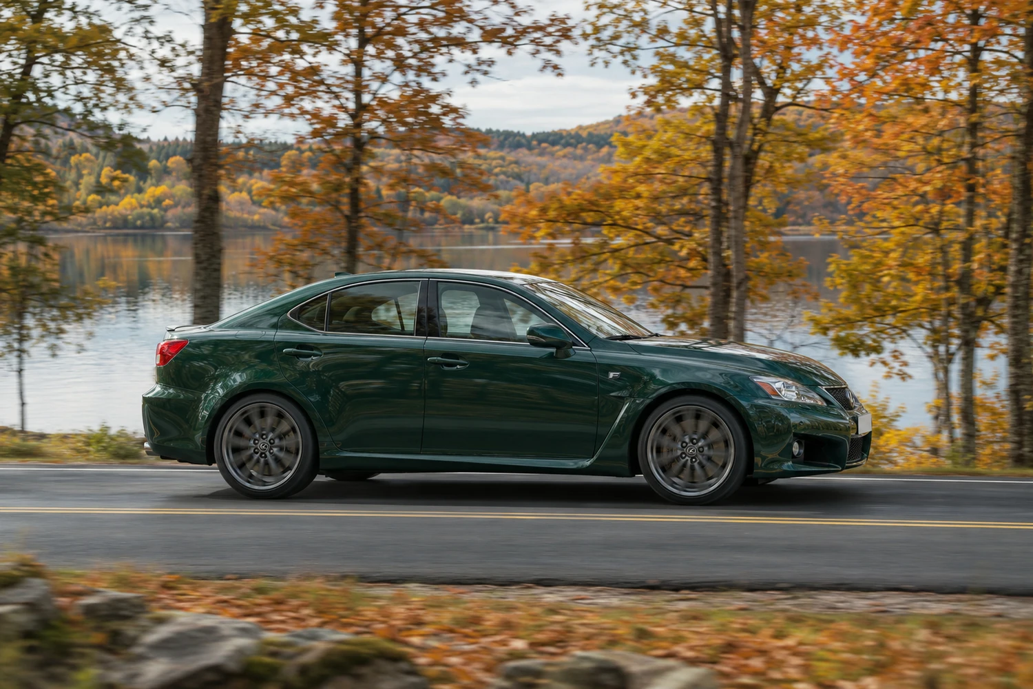АВТО 1007425 Lexus IS F зелёный осенняя трасса