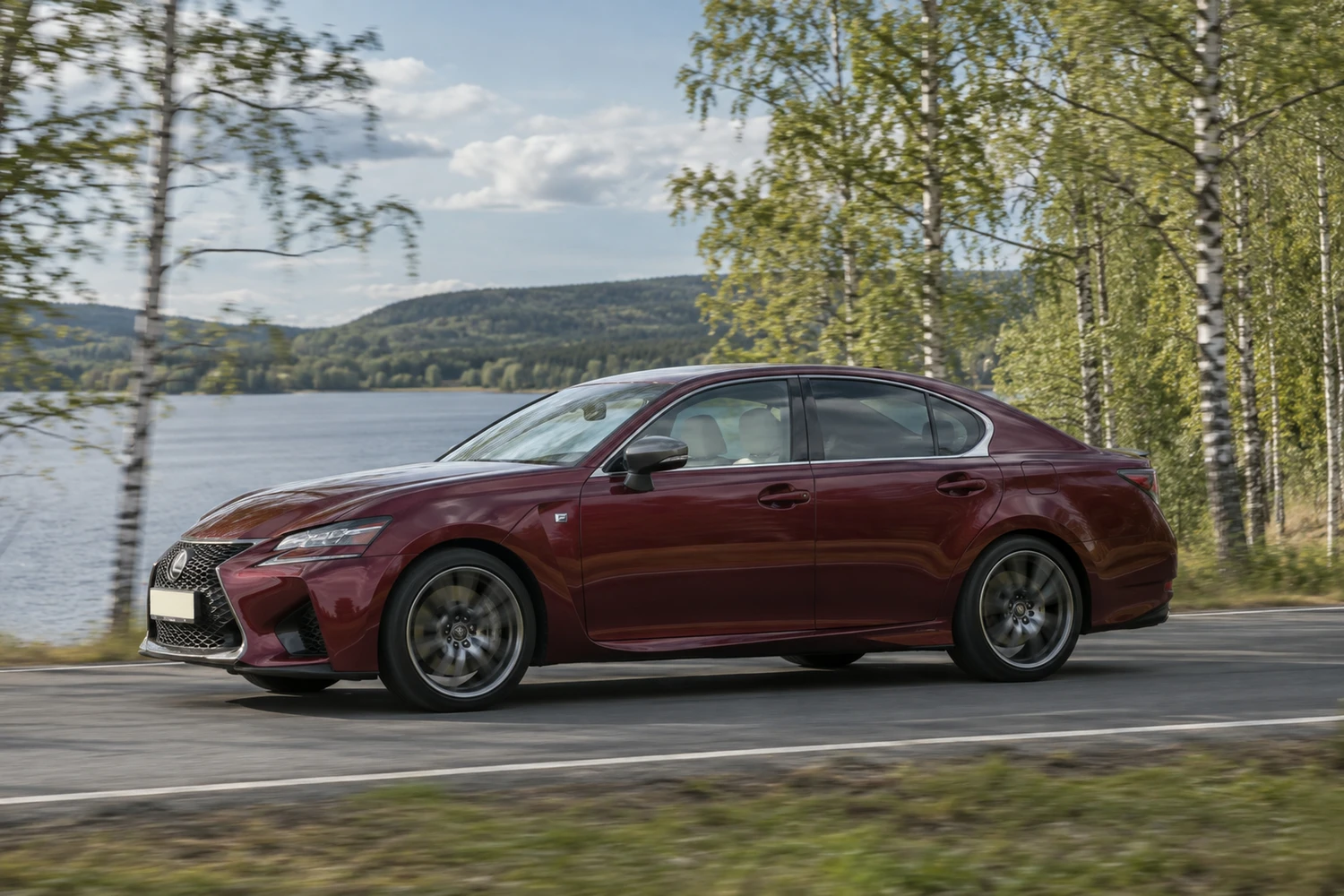 АВТО 1007355 Lexus GS F бордовый лесная дорога