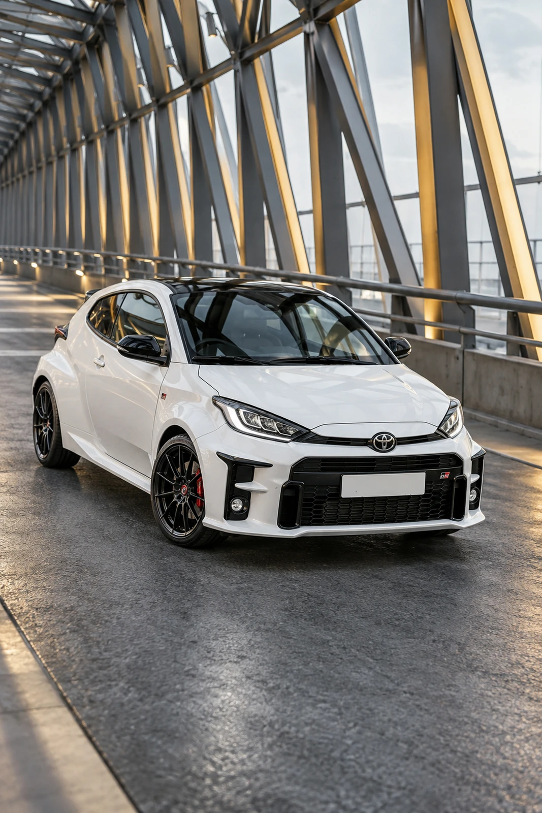 АВТО 1008339 Тойота GR Ярис Белый Стеклянный мост