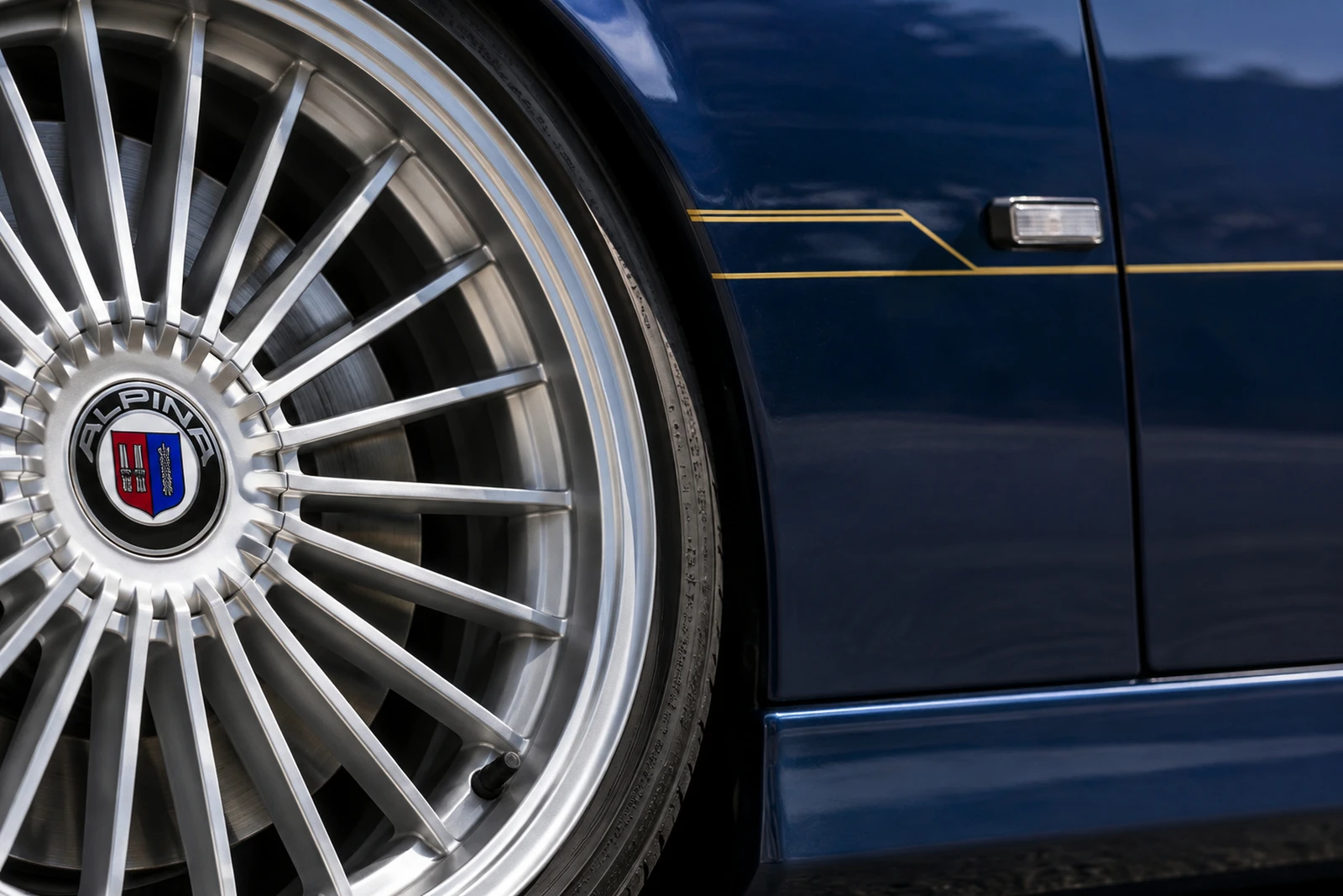 АВТО 1008482 Alpina спицы и полоса кузова