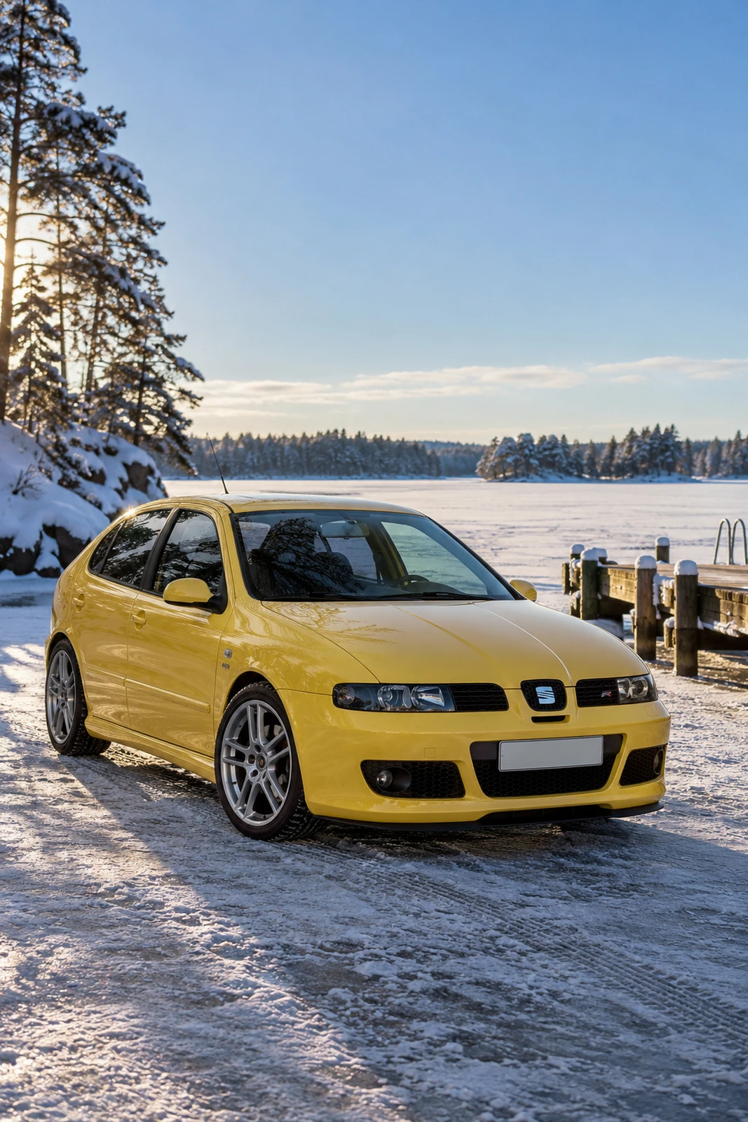АВТО 1008627 Сеат Leon CupraR Mk1 жёлтый Финское озеро зимой