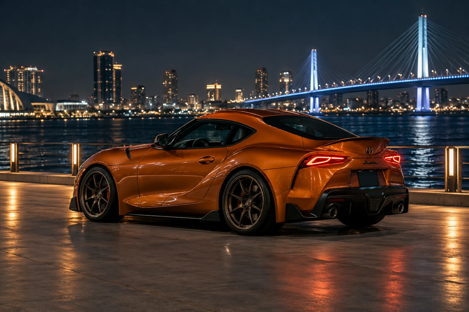 АВТО 1007504 оранжевая Toyota GR Supra у ночной набережной