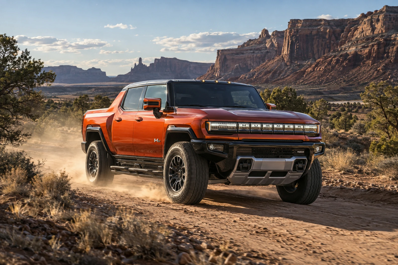 АВТО 1007626 оранжевый GMC Hummer EV на пустынной тропе