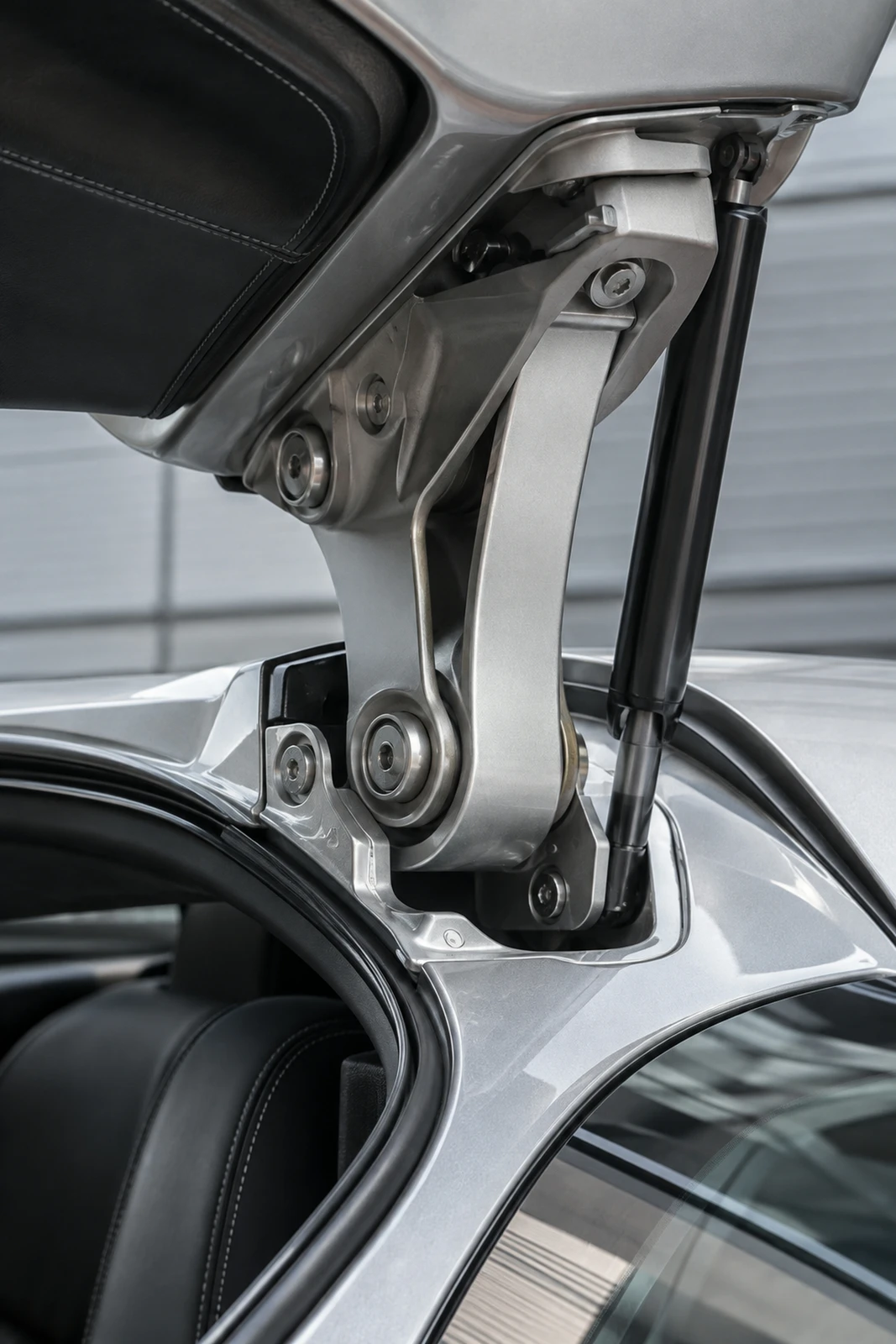 АВТО 1008591 Мерседес SLS петля gullwing