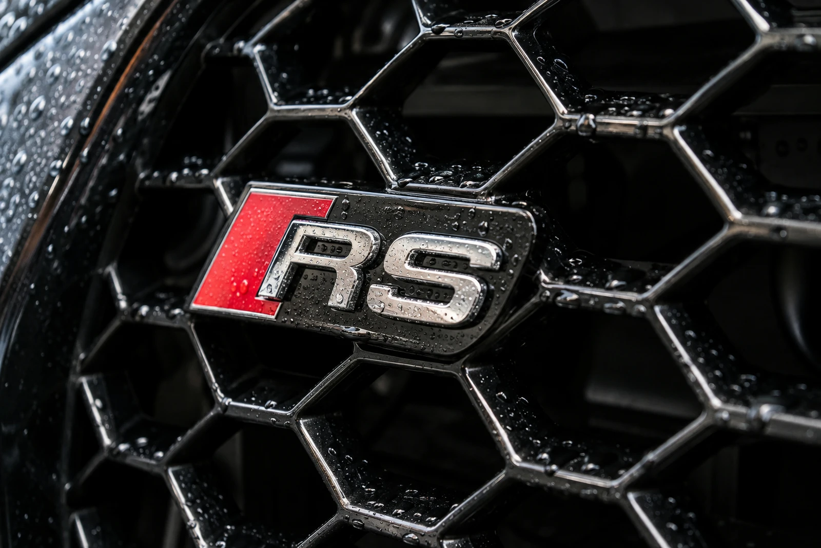 АВТО 1008596 Ауди RS эмблема решётки