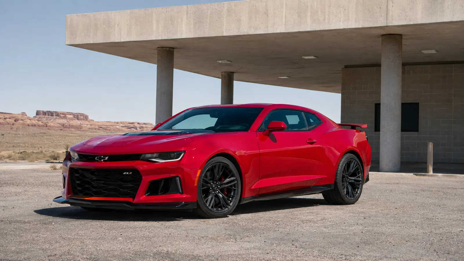 АВТО 1000207 красный Chevrolet Camaro ZL1 у пустынной станции