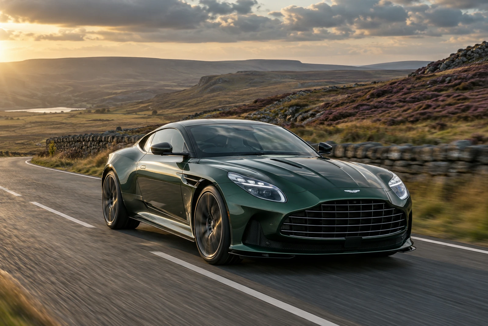 АВТО 1007602 зелёный Aston Martin DB12 на загородной дороге