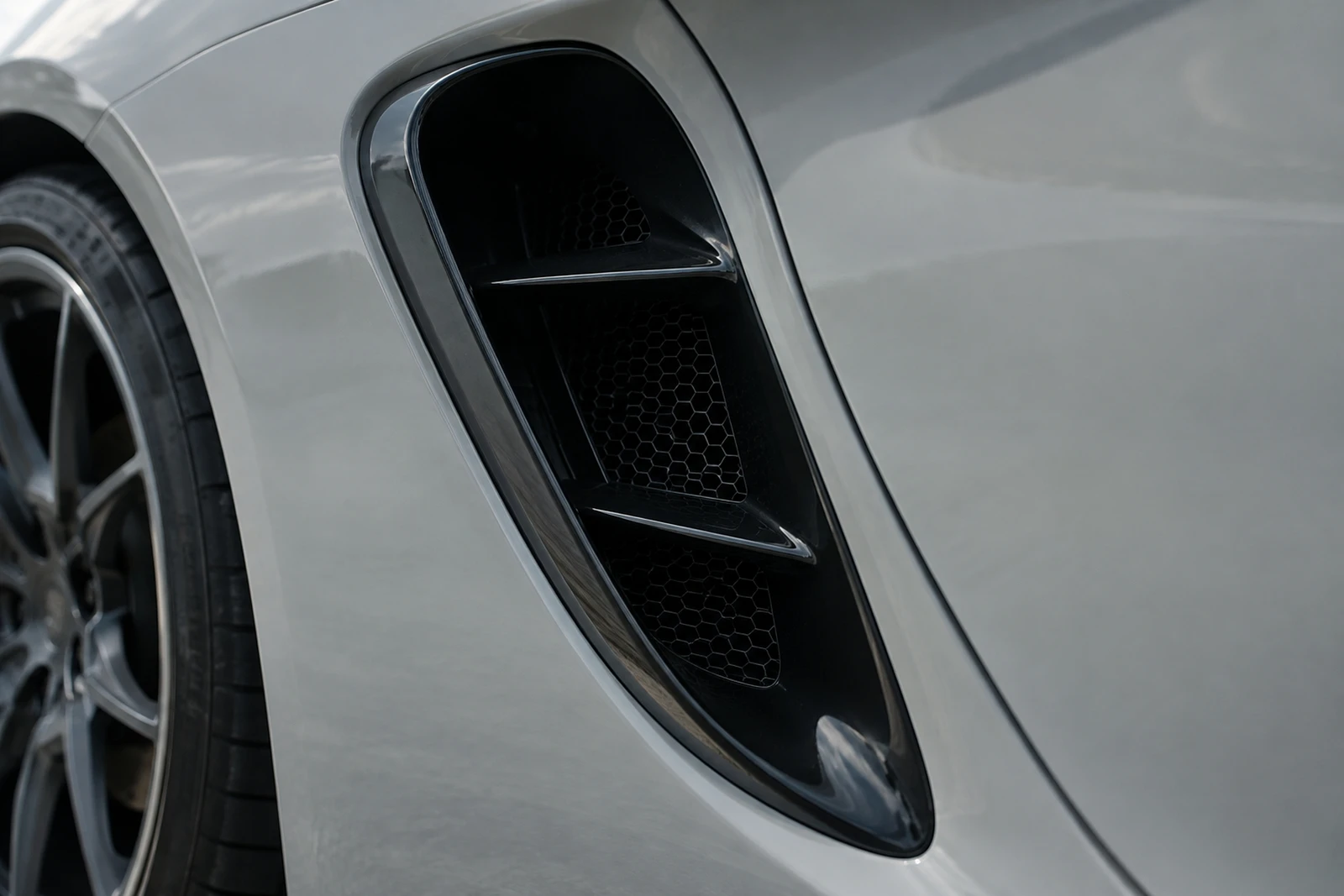 АВТО 1008434 Порше Cayman боковой воздухозаборник