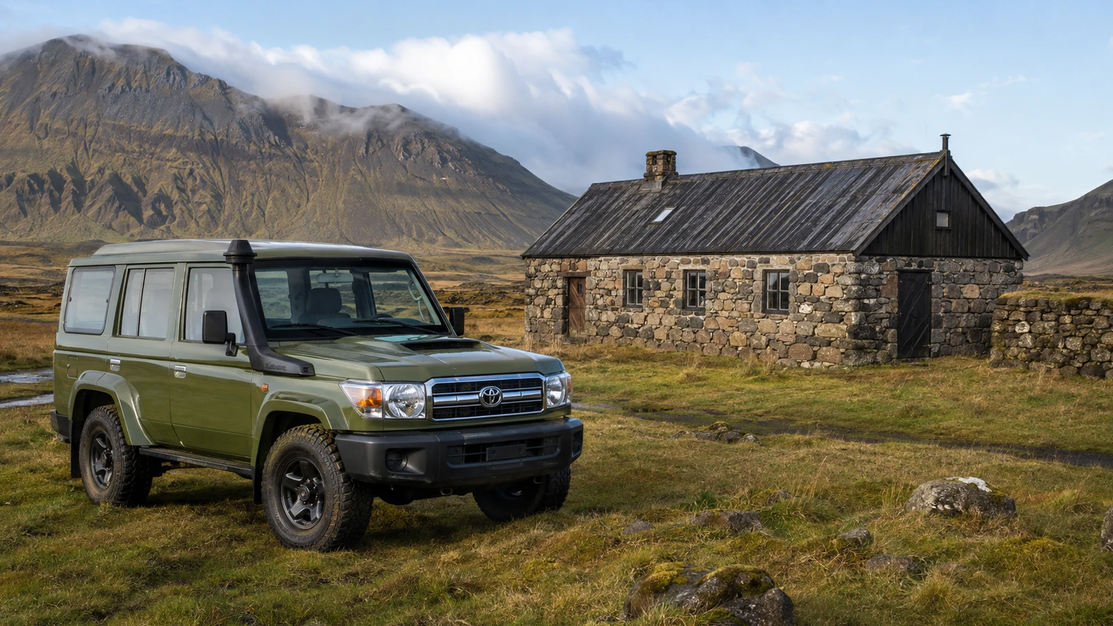АВТО 1000036 зелёный Toyota Land Cruiser 70 в Исландии