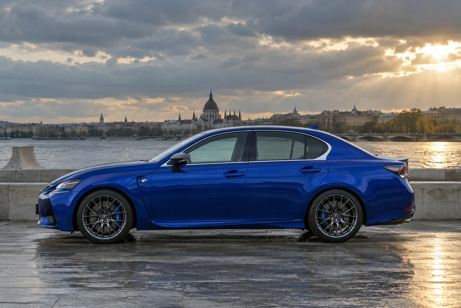 АВТО 1008276 Лексус GS F синий Бетонная набережная