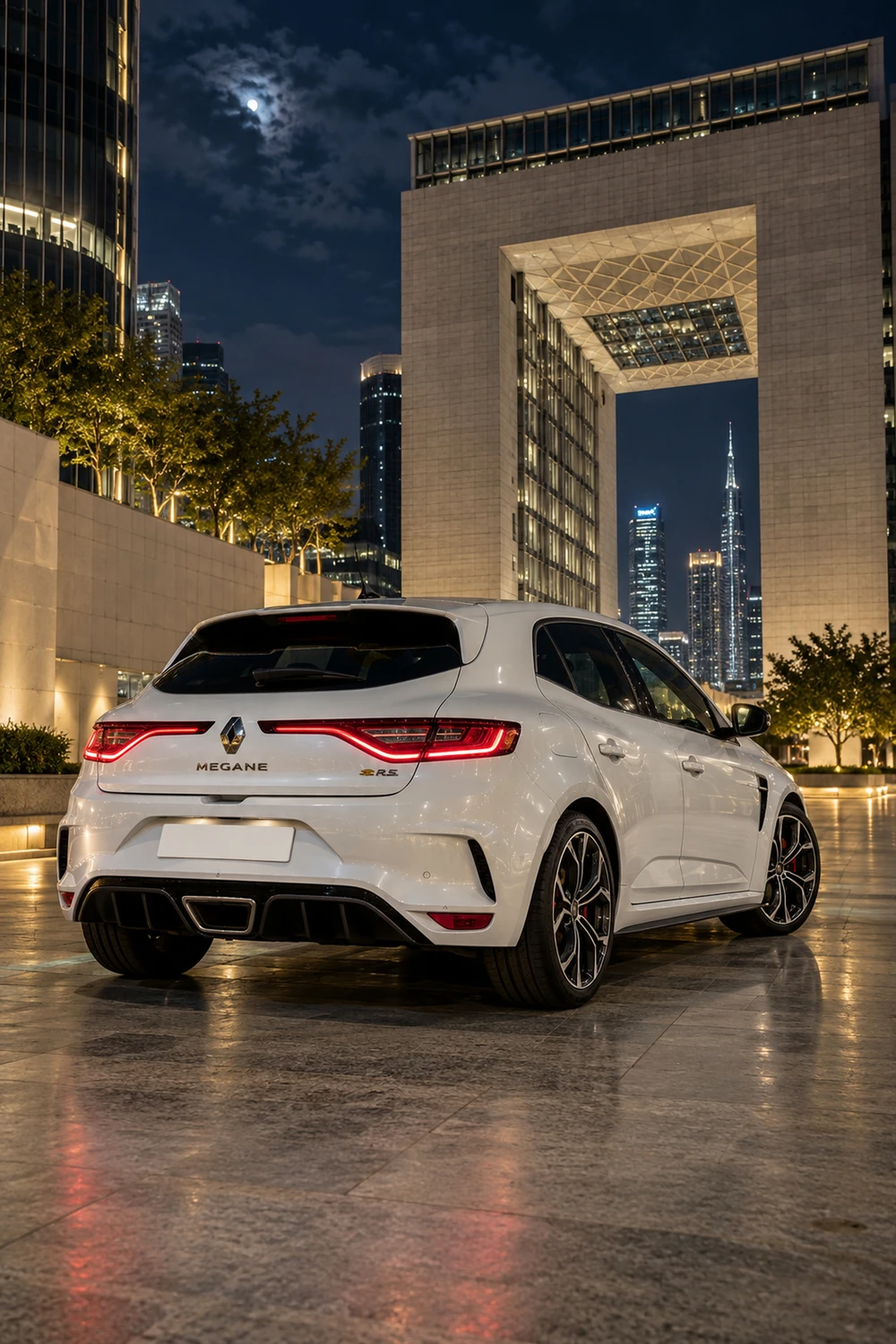 АВТО 1006895 Renault Megane RS IV жемчужный белый Дубай