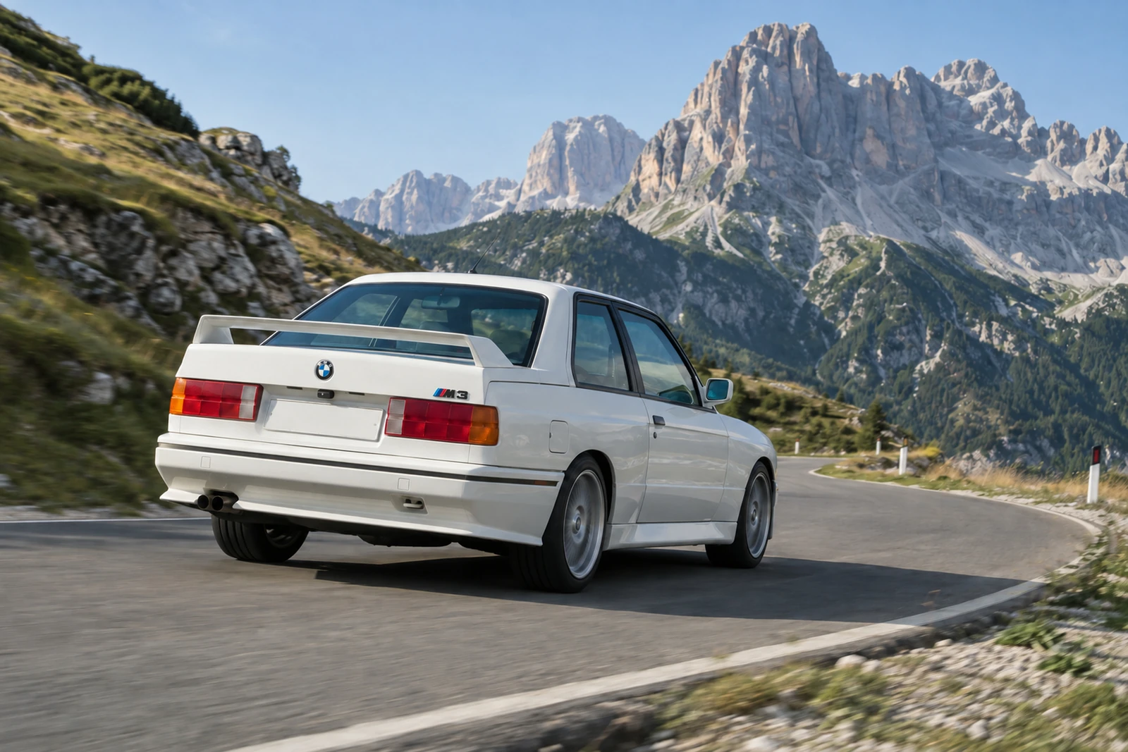 АВТО 1007820 БМВ-M3-E30-Доломиты