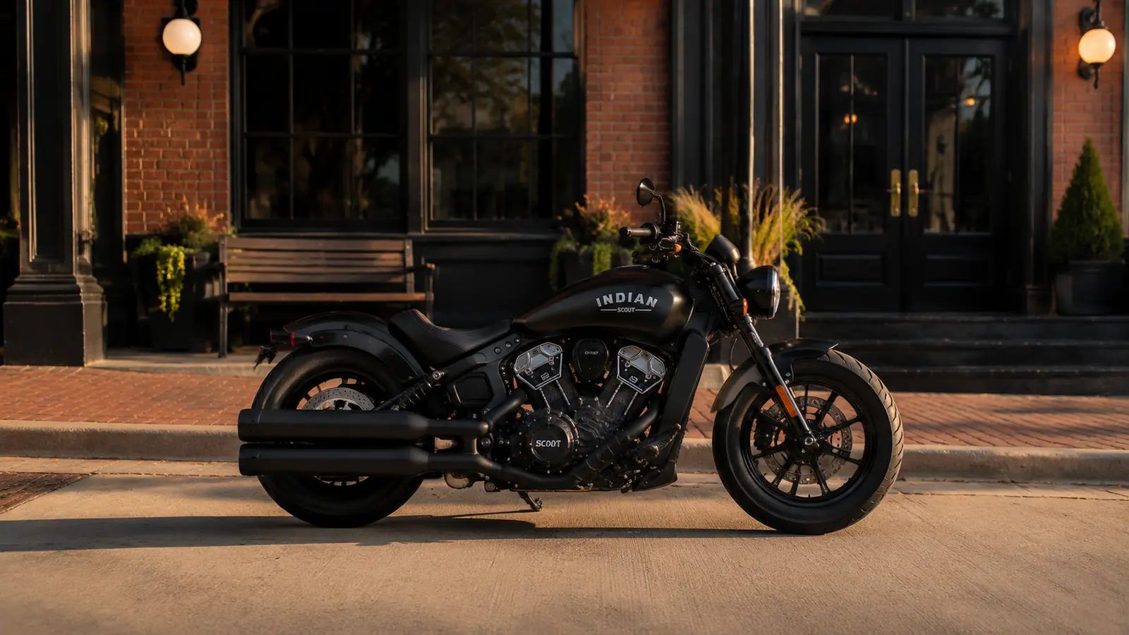 АВТО 1000887 чёрный Indian Scout у кирпичного клуба