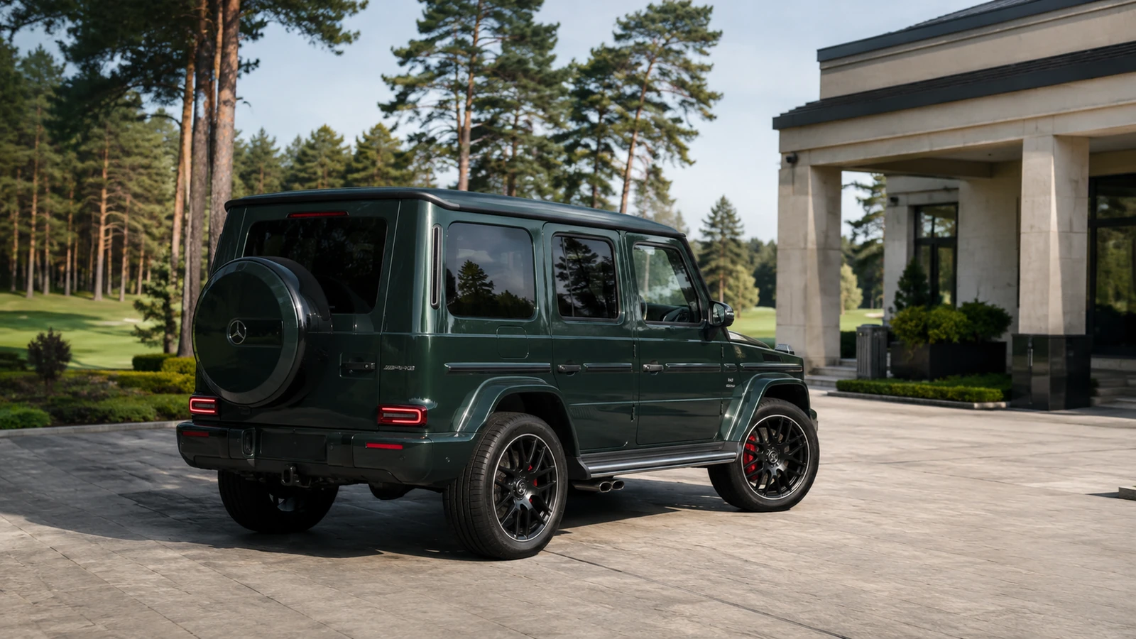 АВТО 1001283 зелёный Mercedes G-Class у загородного клуба