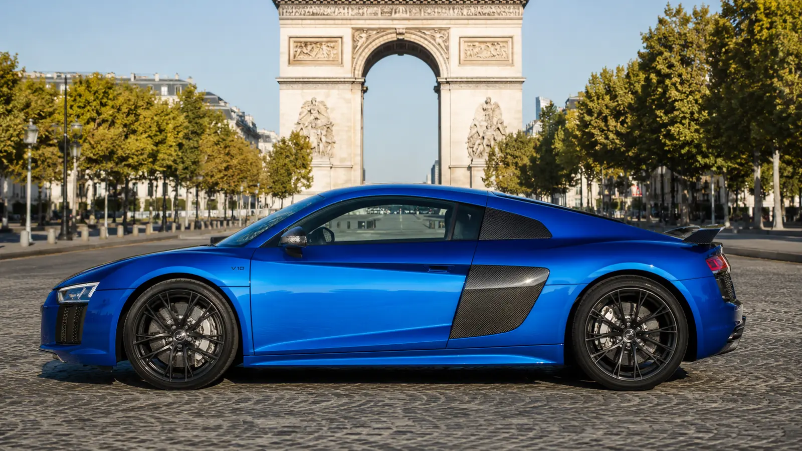 АВТО 1000455 синий Audi R8 V10 Plus на пустом проспекте