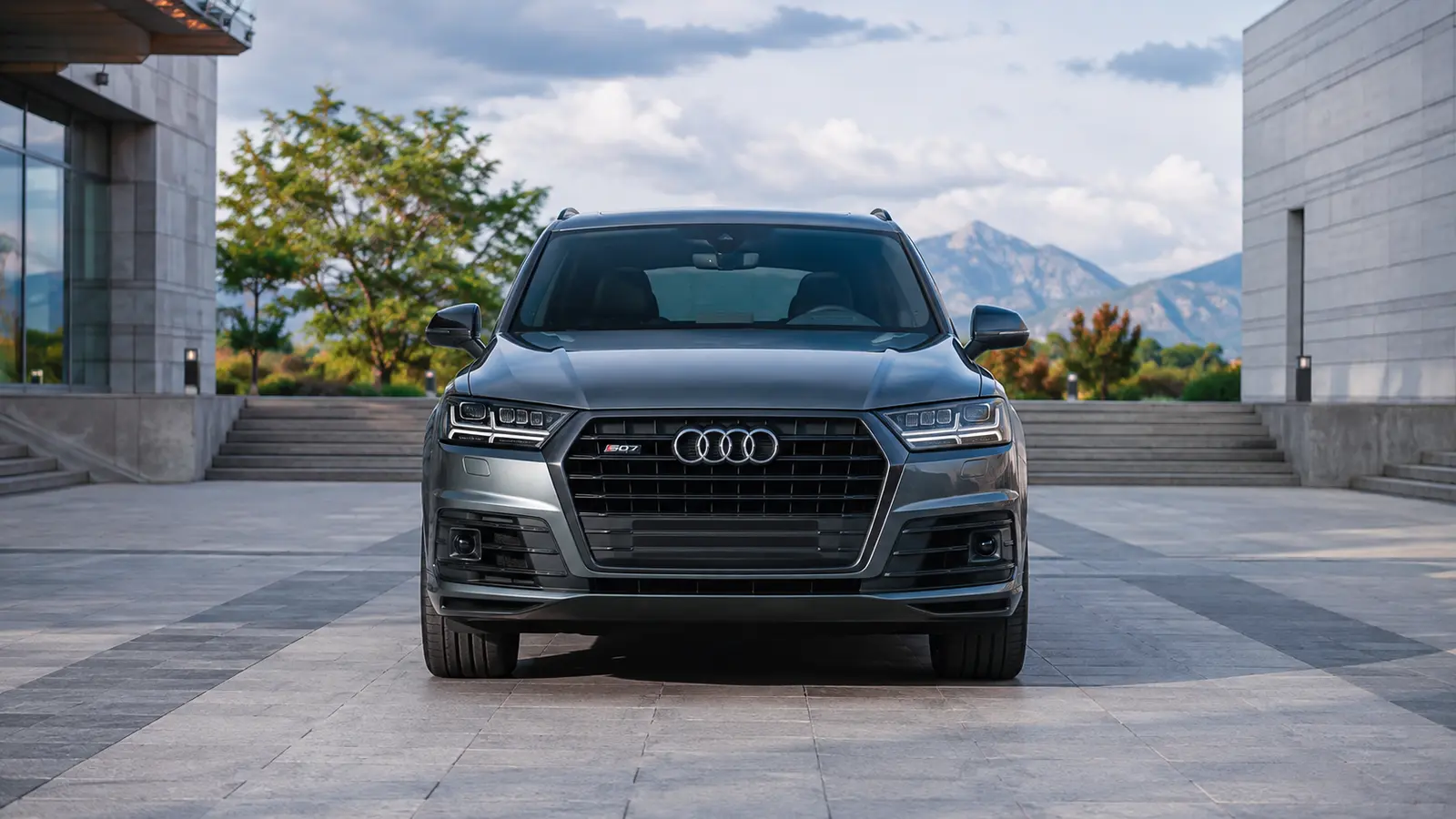 АВТО 1000515 чёрный Audi SQ7 вид спереди