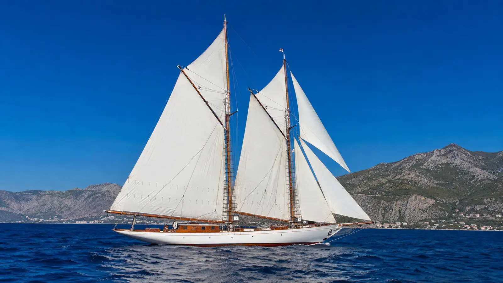 АВТО 1000477 классическая парусная шхуна в море