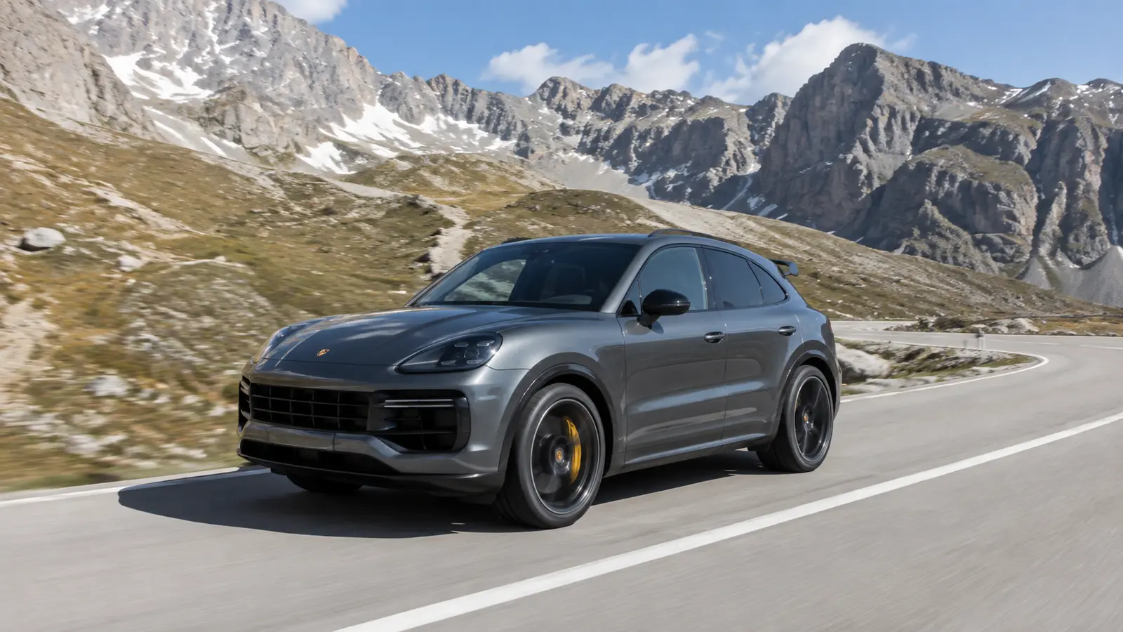 АВТО 1001495 Серый Porsche Cayenne Turbo GT на горной дороге