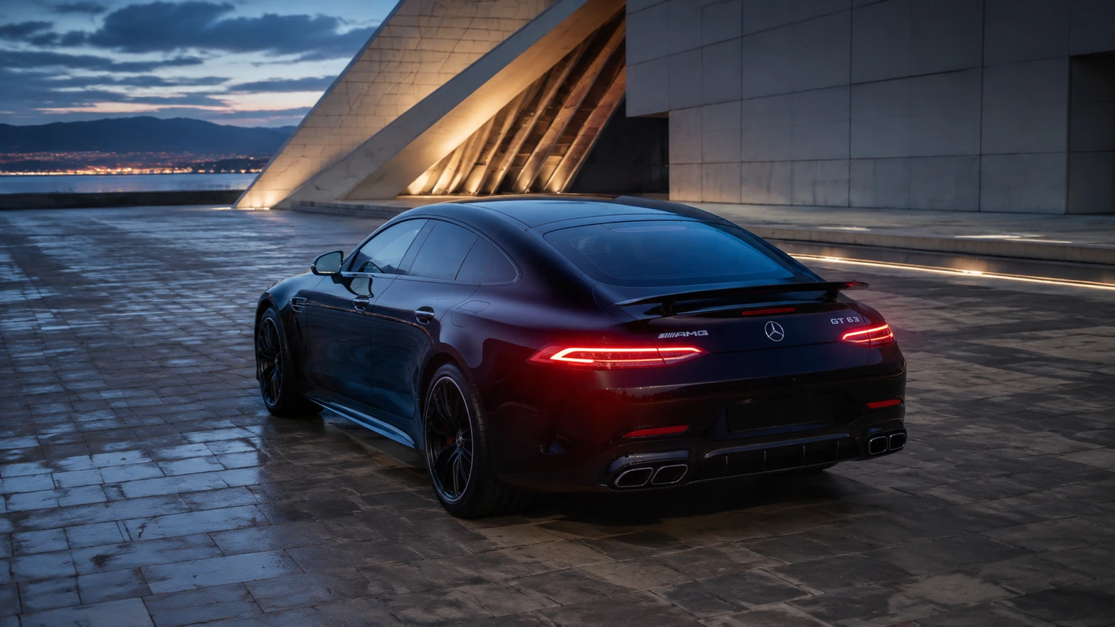 АВТО 1000707 чёрный Mercedes AMG GT у современного музея