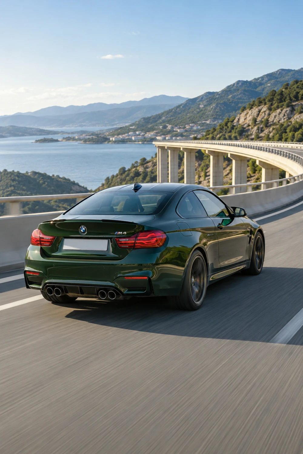 АВТО 1007216 BMW M4 F82 зелёный городская эстакада