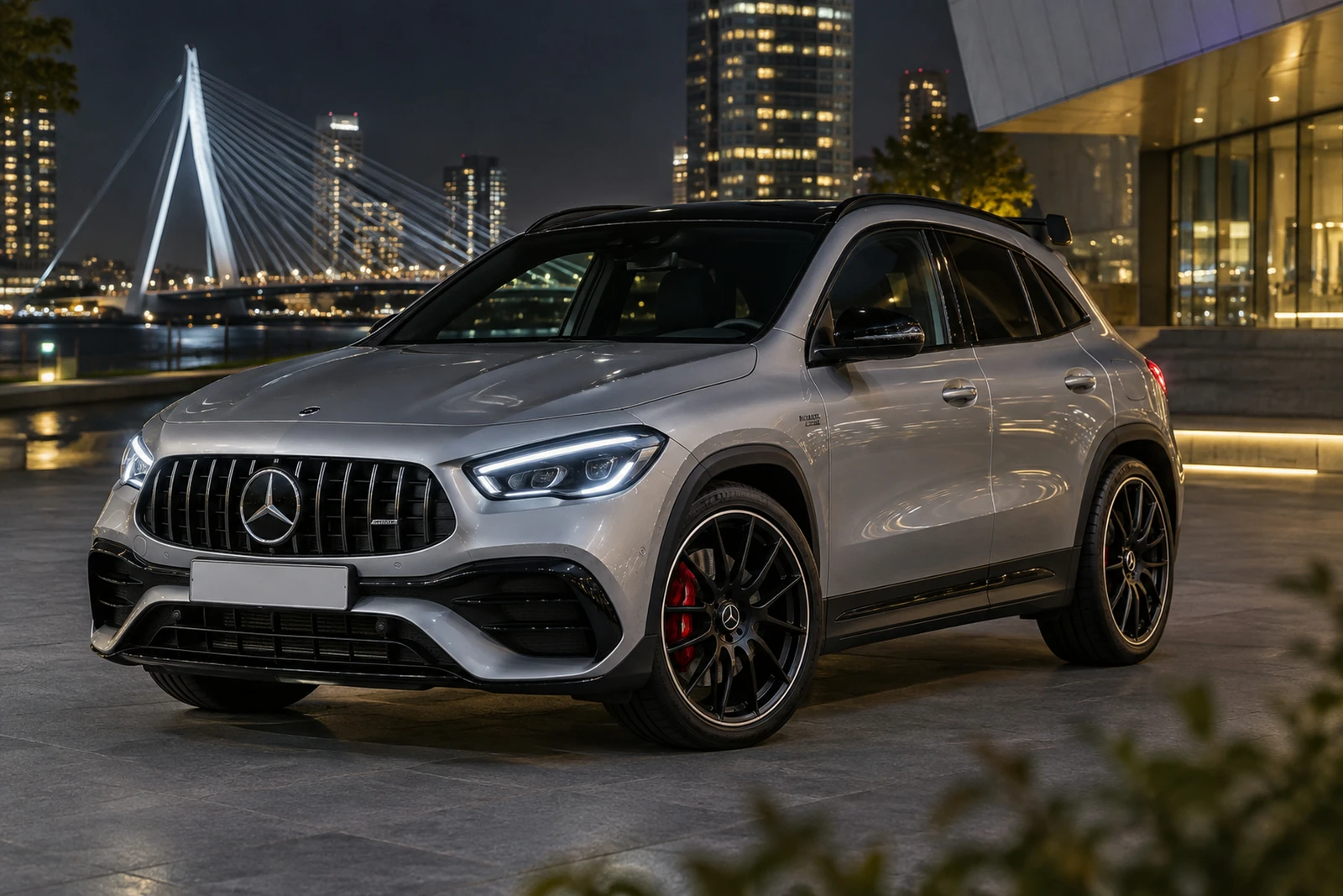 АВТО 1007958 Мерседес AMG GLA45 серебристый Роттердам