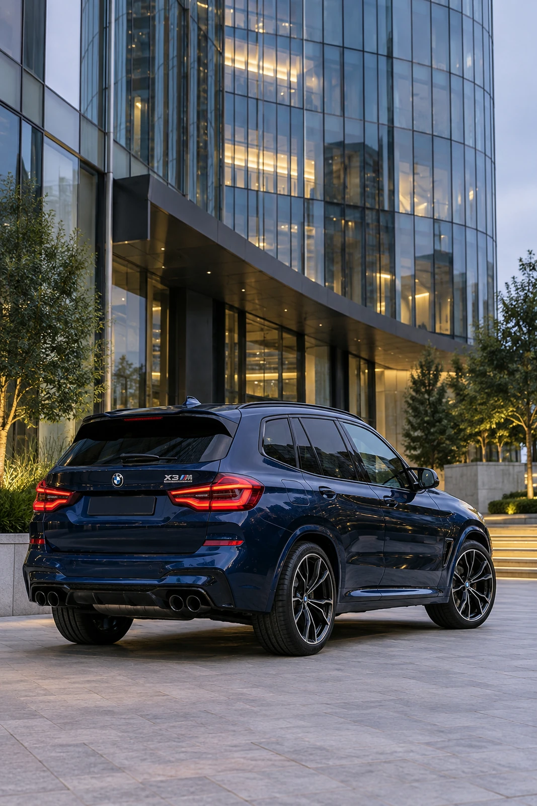 АВТО 1007581 синий BMW X3 M у городской башни