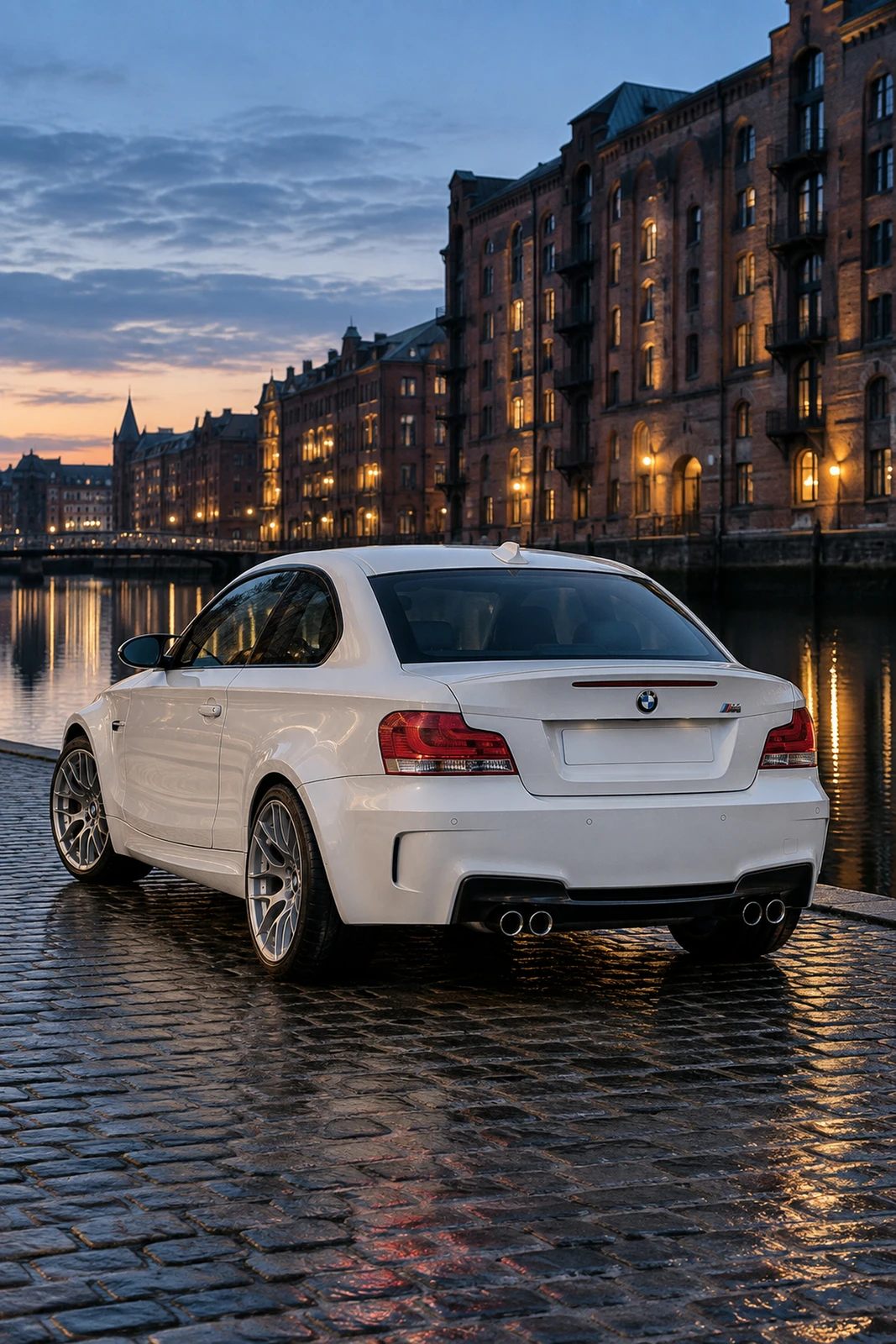 АВТО 1008247 БМВ 1M белый Набережная канала