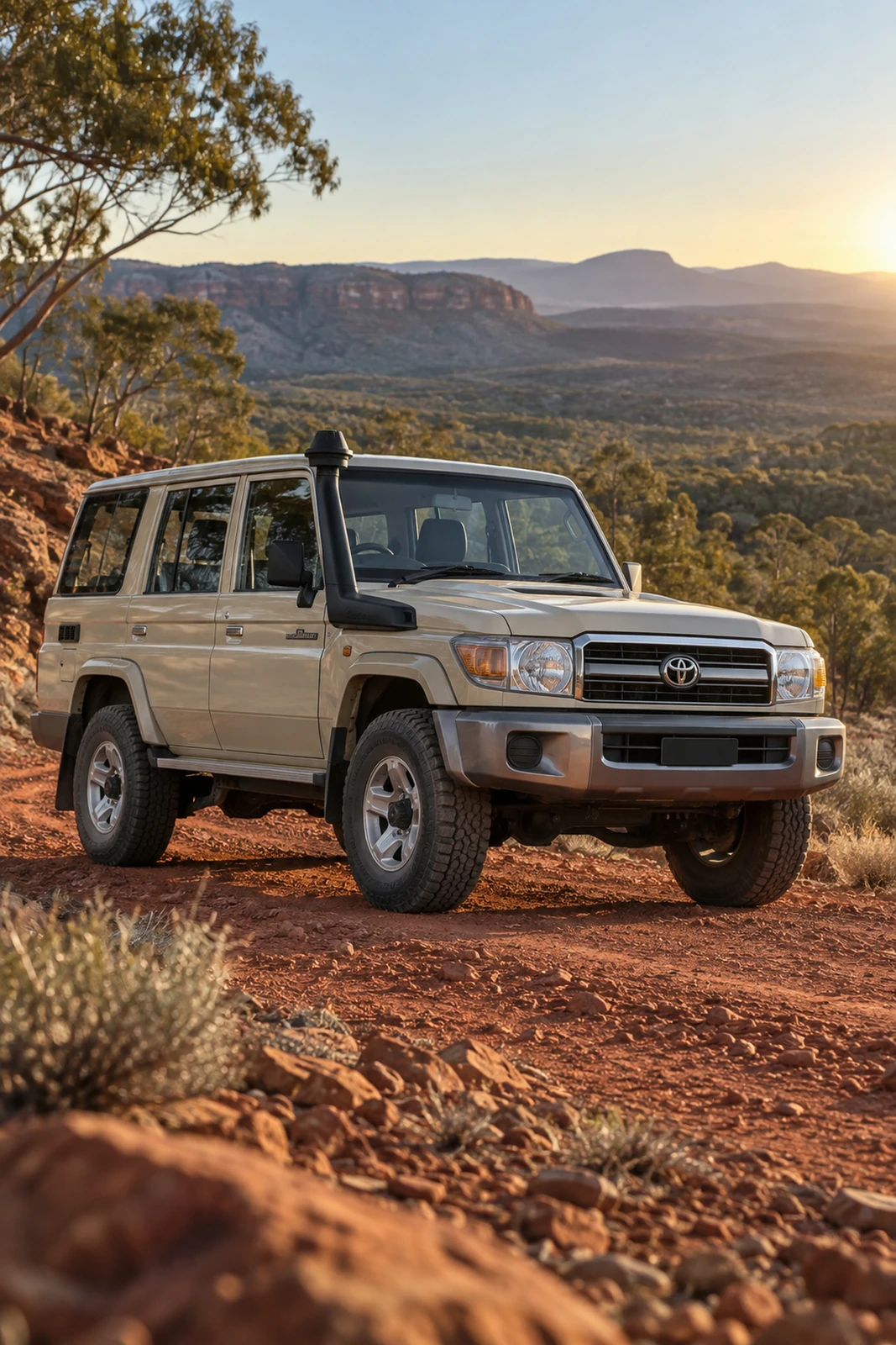 АВТО 1007567 бежевый Toyota Land Cruiser 70 в аутбэке