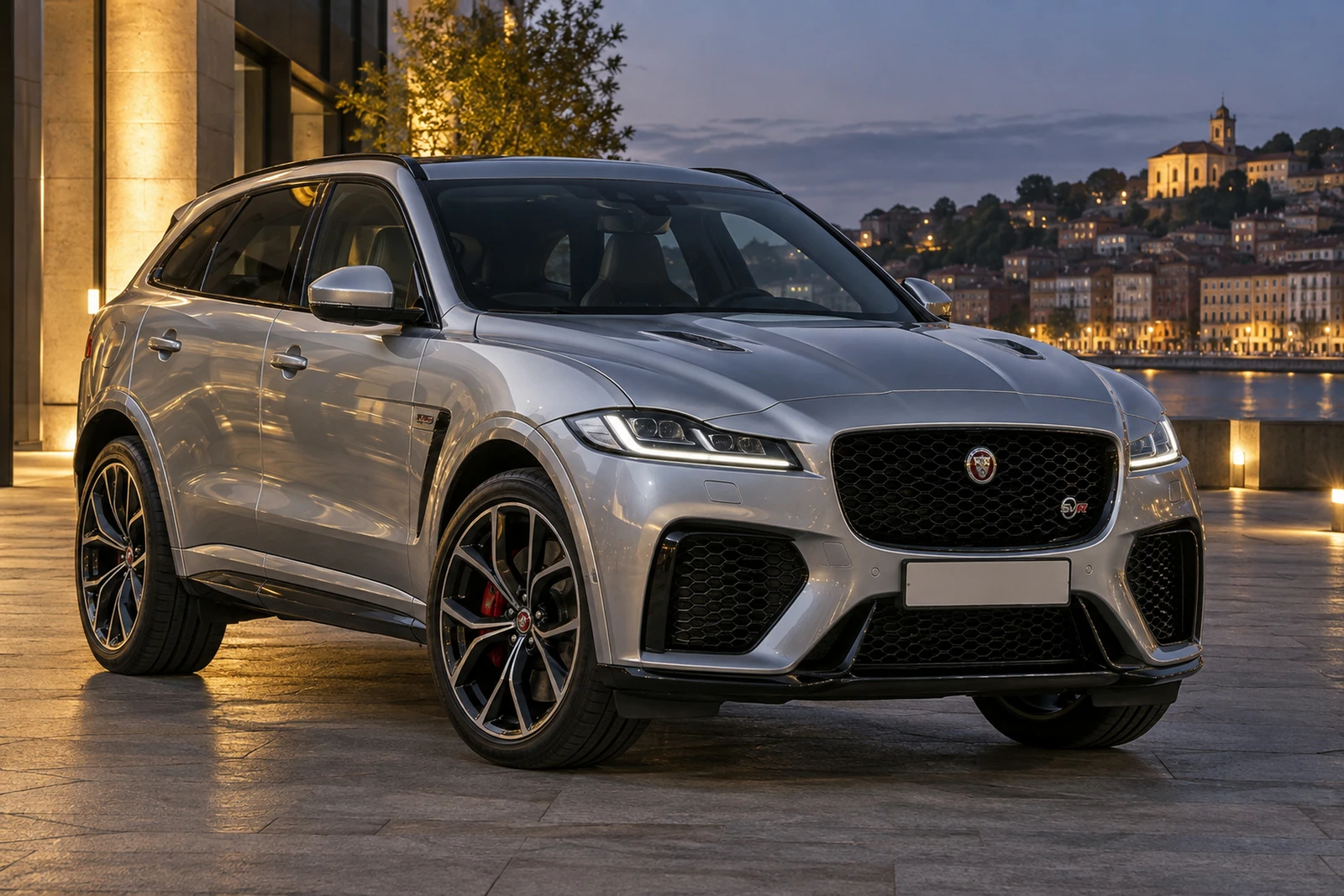 АВТО 1008008 Ягуар FПейс SVR серебристый Порту