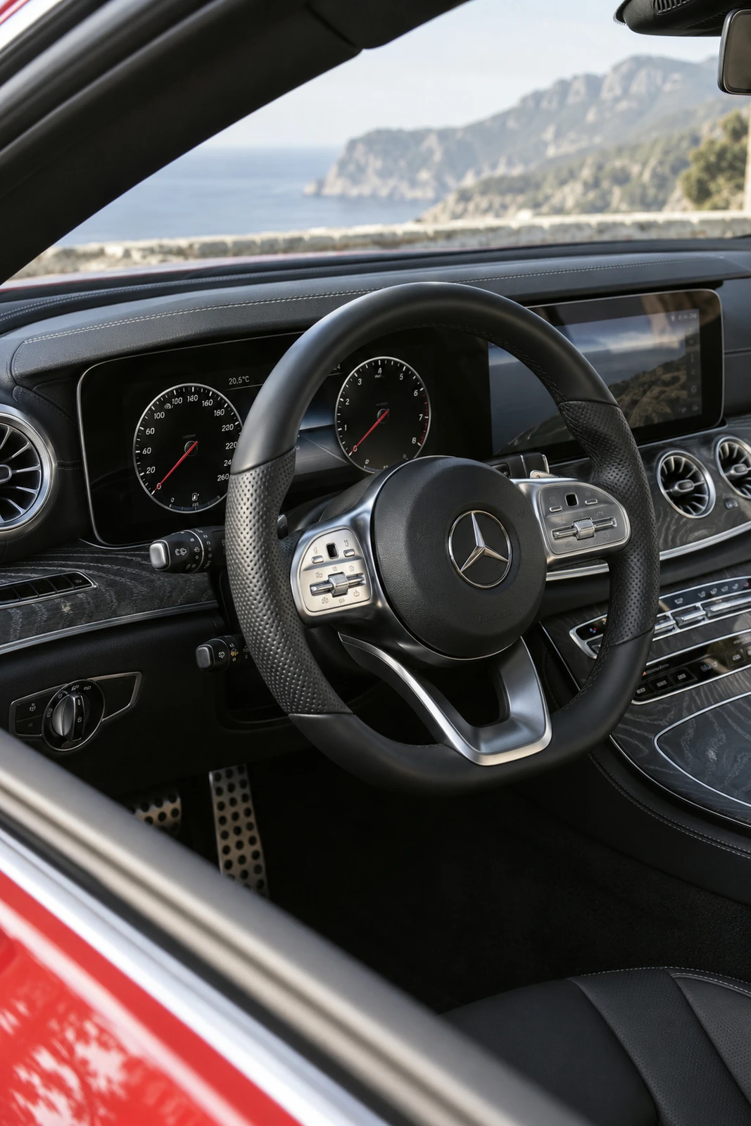 АВТО 1007945 Мерседес E400 красный Руль и приборы